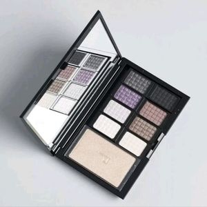 NWOT Doucce Freematic Eyeshadow and Highlighter Pro Palette (Smokey Eye Finish)